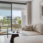 Vivi Homes - Lani - Terrace - Pool - Garden 公寓 埃斯特波纳